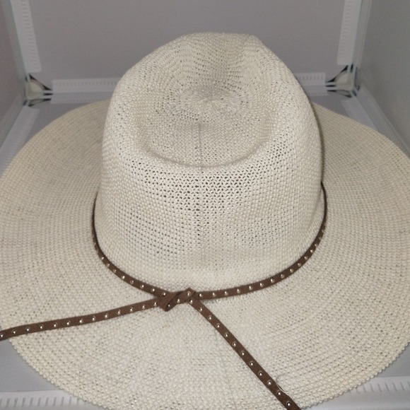 Accessories - White straw adjustable Vince Camuto hat with brown string accent